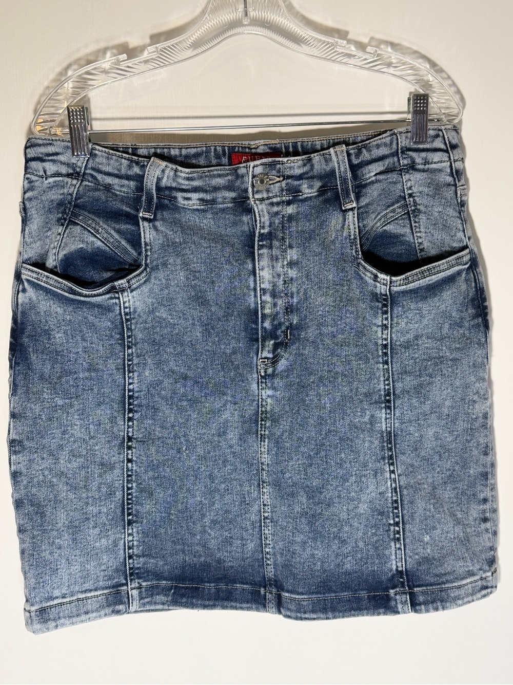 GUESS Women’s Washed Blue Denim Mini Skirt Size 31